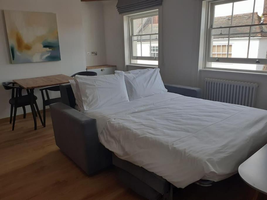 קנטרבורי Apartment 6 At Number 8: City Centre, 1 Bedroom, Sofa Bed In Lounge מראה חיצוני תמונה